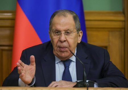 Лаврова встревожило намерение ФРГ получить ядерное оружие