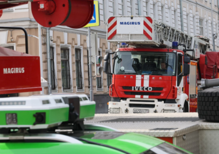 Огонь разгорелся в одном из жилых домов в самом сердце Москвы