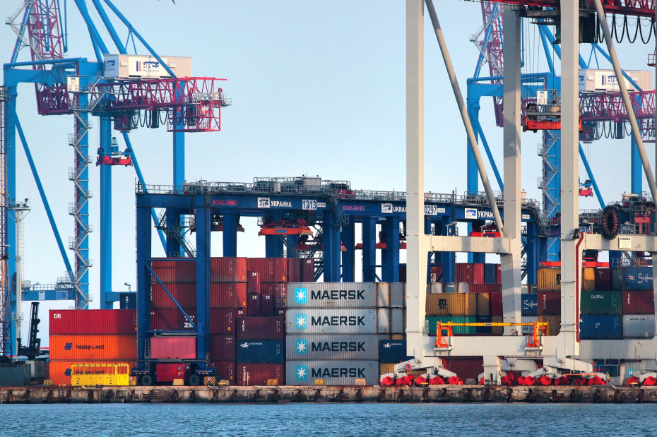 Контейнеры компании Maersk в порту Одессы