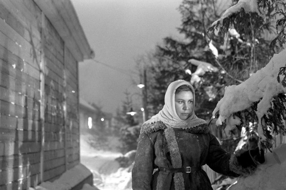 Кадр из фильма режиссера Юрия Степановича Чулюкина (1929–1987) «Девчата». Актриса Инна Макарова в роли Нади. Киностудия «Мосфильм», 1961 год.