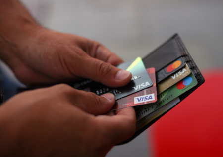 Сбербанк принял решение по валютным картам Visa