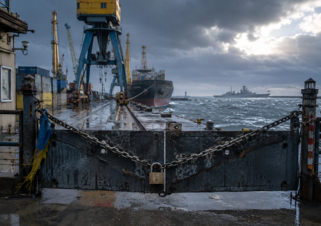 Украину отрезали от Черного моря: Киев теряет оружие, деньги и экспорт