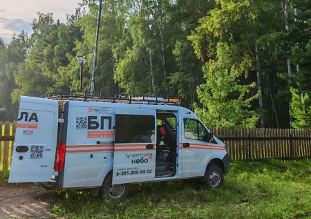 Поисковики нашли след пропавшего пенсионера в лесу Красноярского края