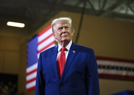 В США узнали о трех вариантах Трампа по войне с Ираном
