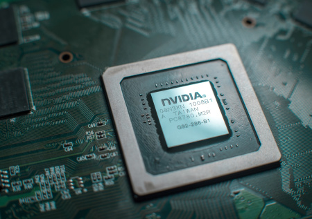 Сотрудник Nvidia попал в скандал с контрабандой чипов в Китай