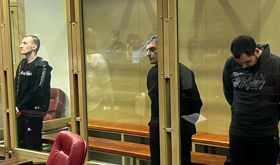Подозреваемые в здании суда