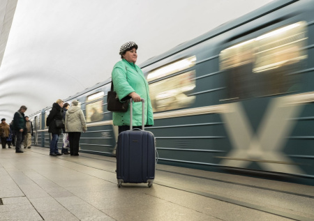 Пассажир на путях парализовал движение на одном из участков метро Москвы