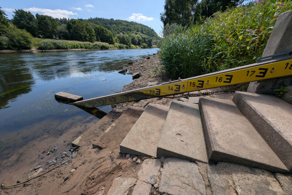 Низкий уровень воды в реке Везер, Германия