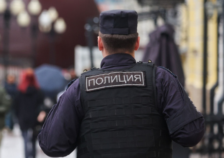 Пьяный пассажир пытался задушить таксиста в российском регионе