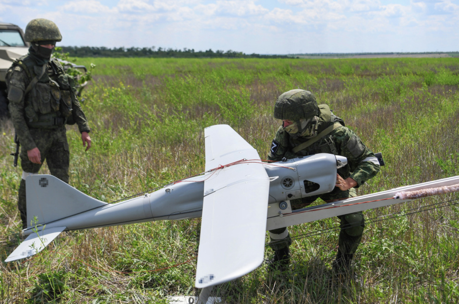 Военнослужащие ВС РФ и разведывательный дрон «Орлан-10» в зоне СВО
