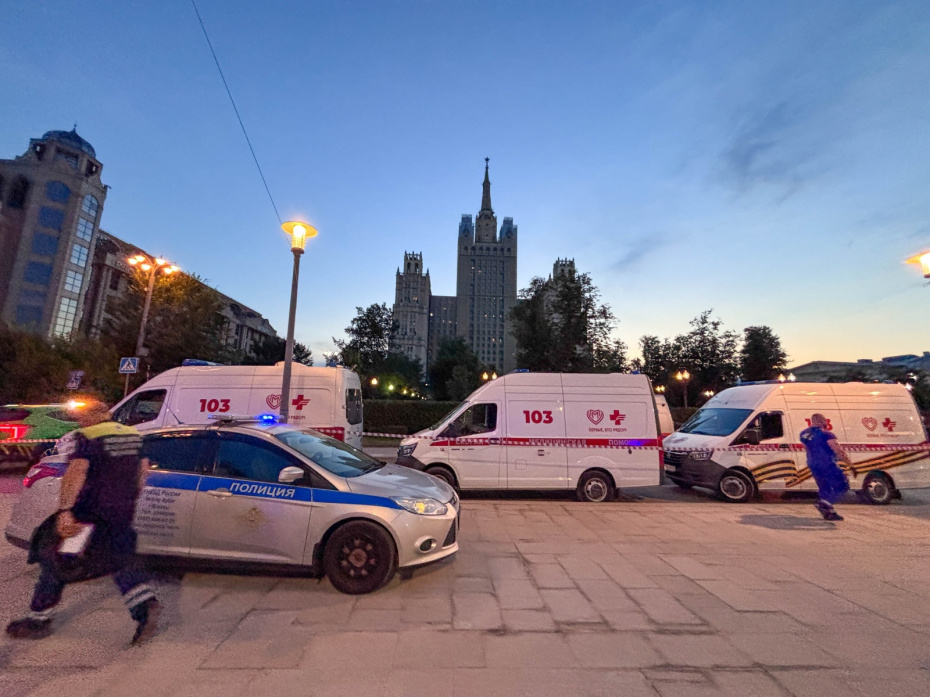 Обстановка возле ресторана на Кудринской площади после взрыва