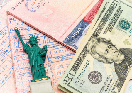 США начнут брать залог за визу у граждан 50 стран