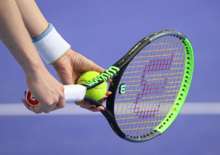 16-летняя Лютова в дебюте WTA разгромила соперницу