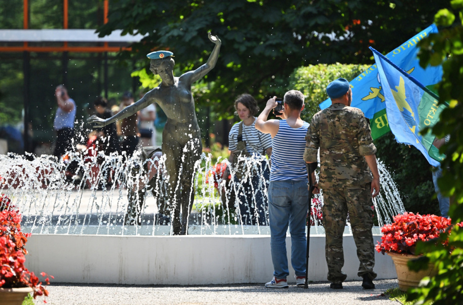 Празднование Дня Воздушно-десантных войск на территории Парка Горького в Москве