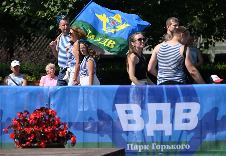 Празднование Дня Воздушно-десантных войск на территории Парка Горького в Москве