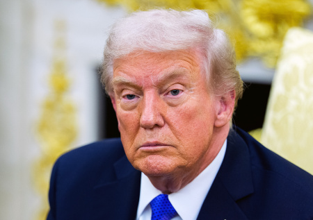 «По жизни обиженный вообще-то»: историк высмеял метания Трампа