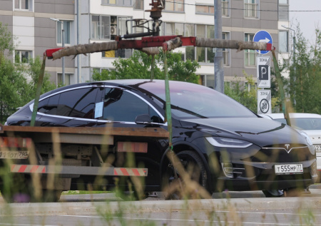 Предупреждения для водителей об эвакуации авто могут ввести в России