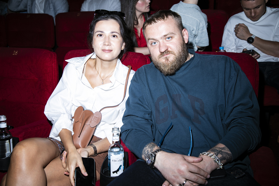 Павел и Зарина Дедищевы на премьере фильма «Последний богатырь. Колобок» режиссера Антона Маслова в кинотеатре «КАРО 11 Октябрь» в Москве