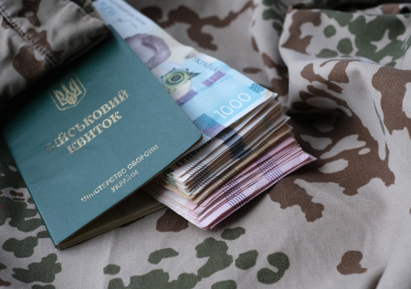 Украинским мужчинам начали отказывать в консульских услугах за рубежом