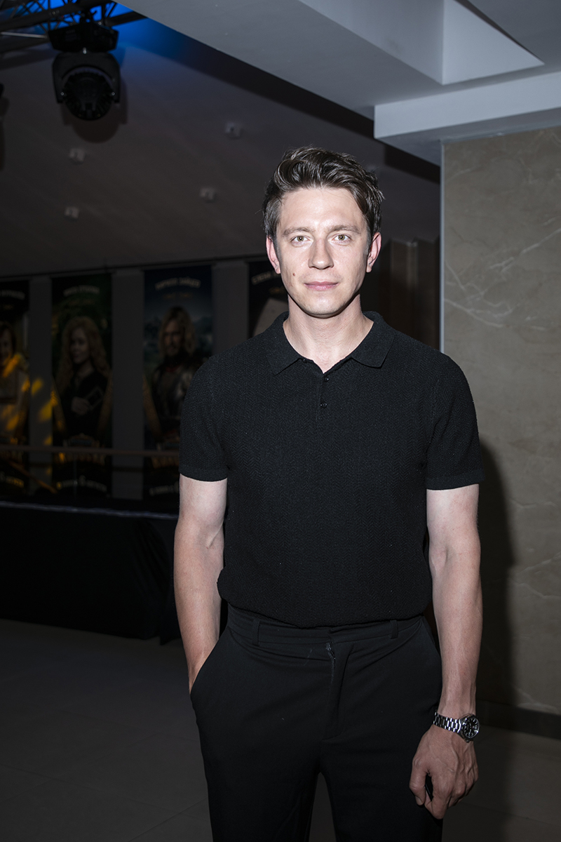 Актер Денис Прытков на премьере фильма «Последний богатырь. Колобок» режиссера Антона Маслова в кинотеатре «КАРО 11 Октябрь» в Москве