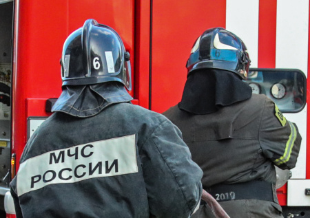 Пять спасателей пострадали от удара ВСУ, пока тушили огонь