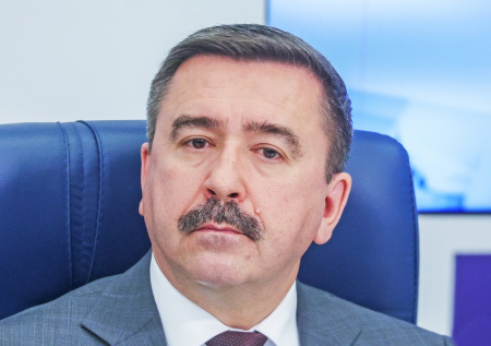 «Нужен налог на роботов»: глава ФНПР — о защите сокращаемых и соцгарантиях