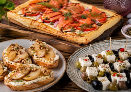 Три быстрые закуски для вечерних посиделок: очень вкусные и простые — на все 30 минут