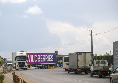 Обломок БПЛА рухнул на склад Wildberries в российском регионе