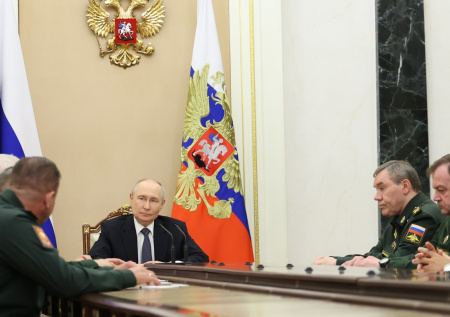 Путин сменил командующих группировками «Центр» и «Восток» в зоне СВО