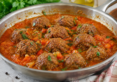 Гуляш тушить долго: делаю фрикадельки в овощном соусе — вкуснота к любому гарниру