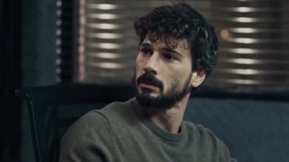 Кадр из сериала «Под землей»