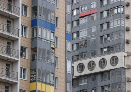 Юрист рассказала, в каких случаях за курение в доме грозит штраф