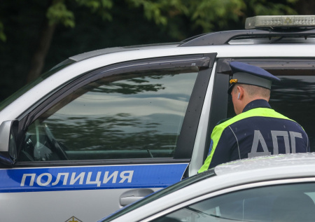 Появились кадры с места, где автомобиль влетел в толпу пешеходов в Омске