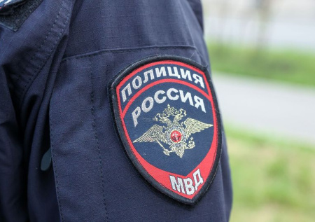 Подростки устроили стрельбу при попытке вынести товары из магазина