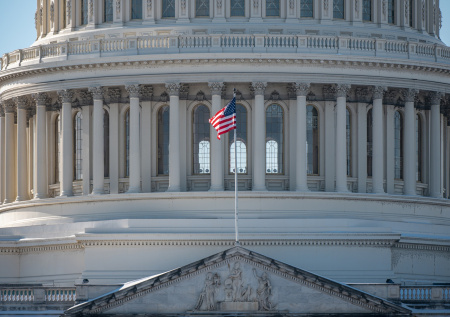 Сенат Конгресса США одобрил новые санкции в отношении Ирана и России