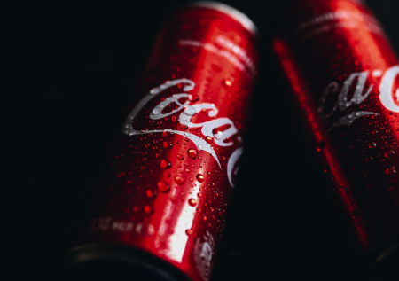 Coca-Cola позволяла печатать на банках надписи про педофилов и атеистов