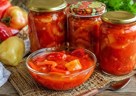 Перчики в томате: вкусная закатка — к мясу, картошке и даже на бутерброды