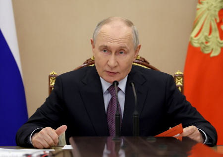 Путин поздравил физкультурников с профессиональным праздником