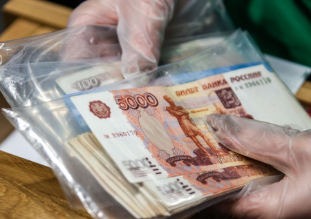 Аферисты под видом борцов с мошенниками лишили пенсионера 18 млн рублей