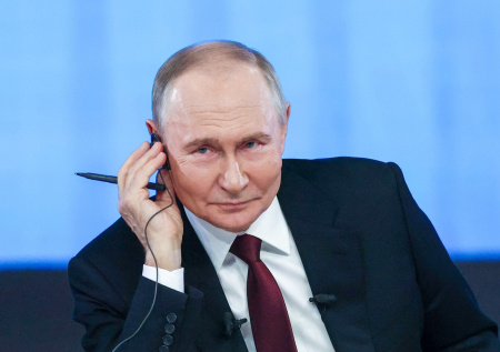 Путину рассказали о 92-летней вяжущей для военных госпиталей бабушке