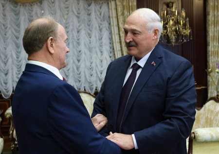 Зюганов наградил Лукашенко Ленинской премией