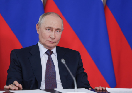 Путин считает, что России нужно пройти между Сциллой и Харибдой