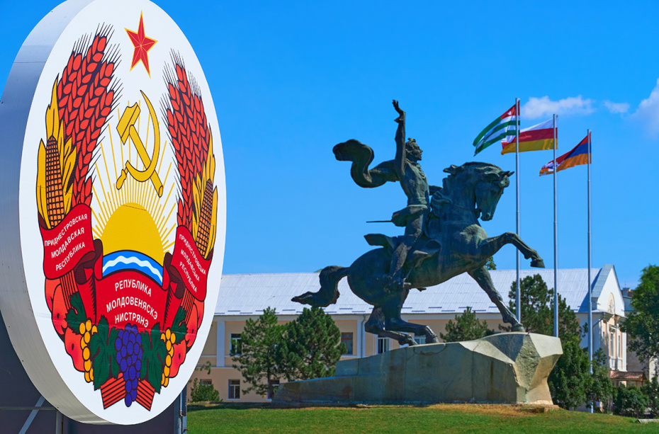 Герб и памятник Александру Суворову в Тирасполе