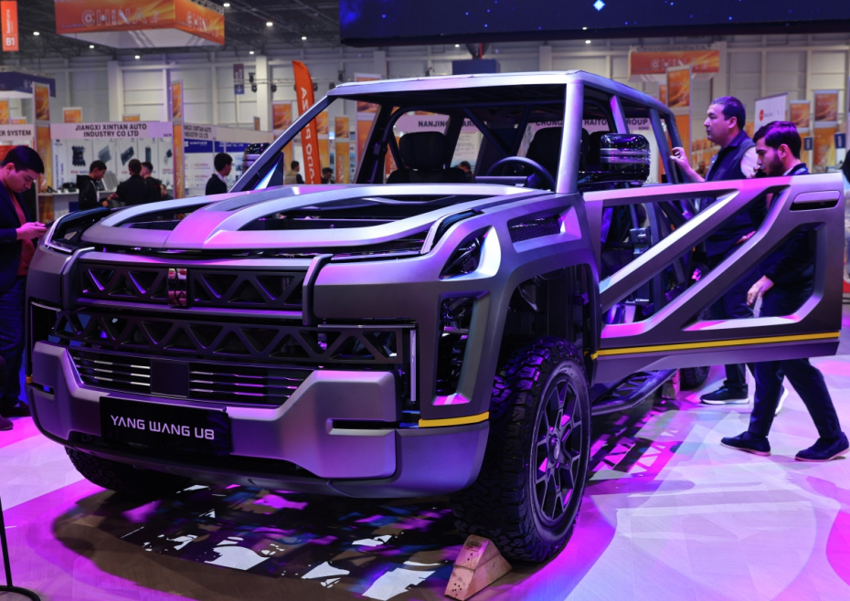 Автомобиль Yangwang U8