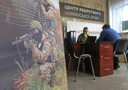 Украинские «людоловы» похитили и жестоко избили детского аниматора