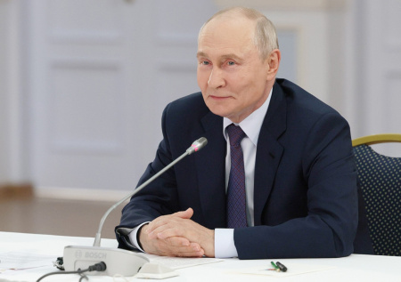 Путин ответил фразой из «Бриллиантовой руки» на приглашение в Магадан