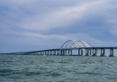 Крымский мост временно закрыли