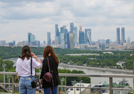 Тепло до +25 градусов, слабые дожди и тучи: погода в Москве в выходные