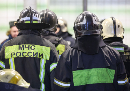 Опубликованы кадры пожара на крыше ДК «Выборгский» в Петербурге