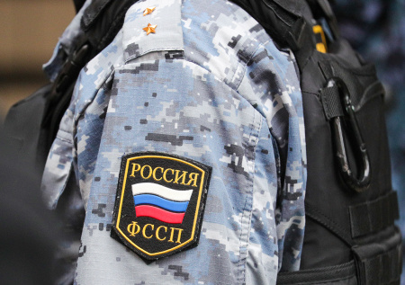 Петербургские приставы разыскали неплательщика алиментов в пункте выдачи